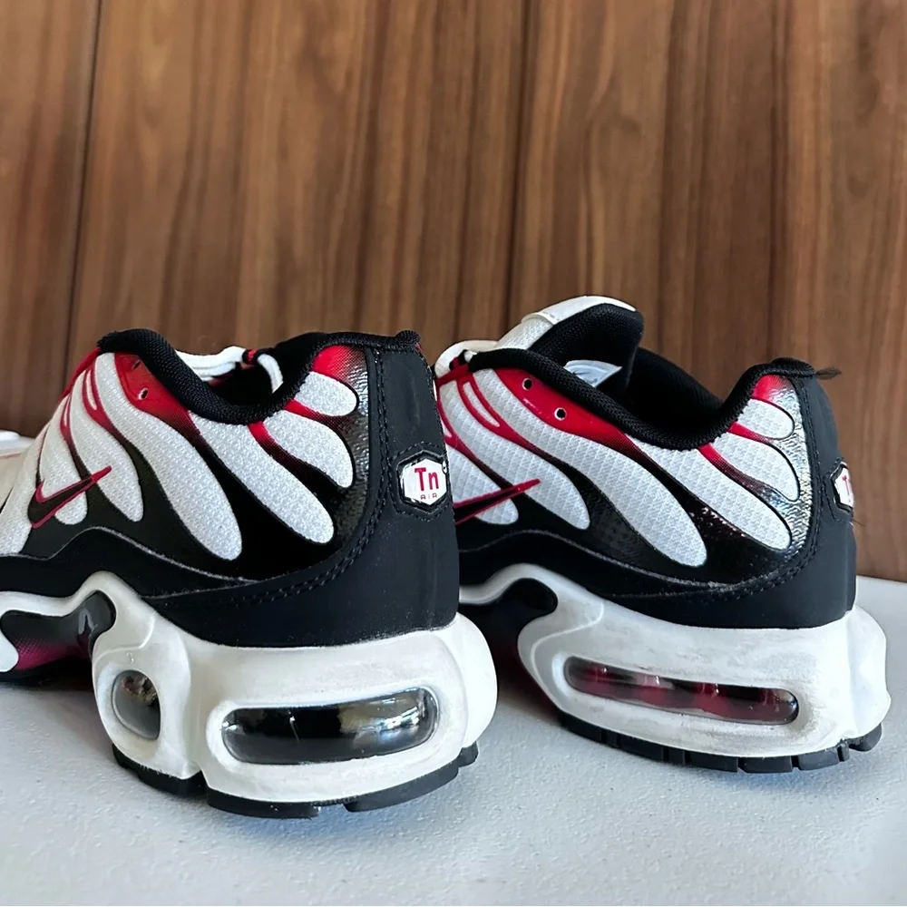 Nike Air Max Plus Pure Platinum Black University Red Size 7